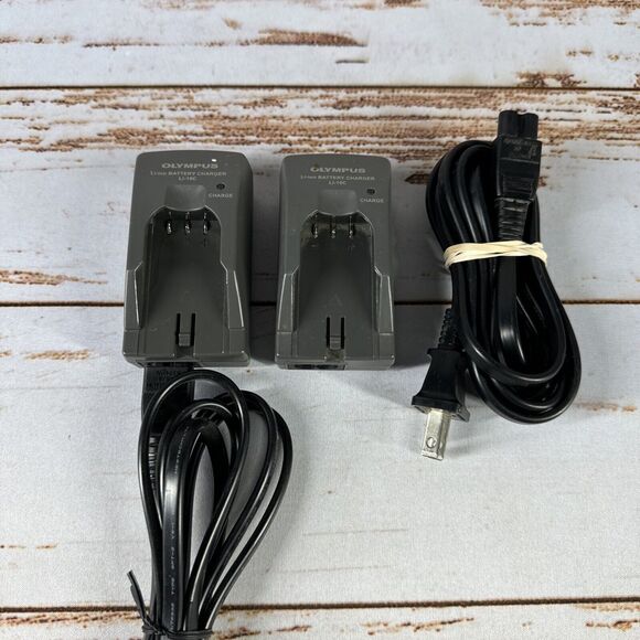 2x Olympus LI-10C Genuine Li-ion Battery Charger Dock - Picture 1 of 4
